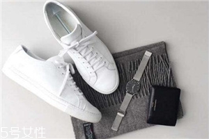 小白鞋上的油怎么去除？小白鞋油漬清理方法