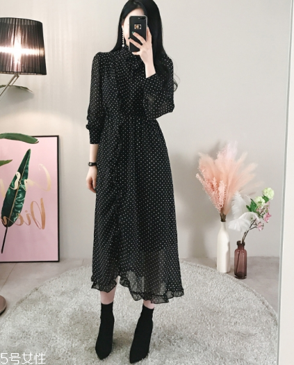 波點(diǎn)連衣裙怎么搭配？波點(diǎn)連衣裙搭配方案推薦