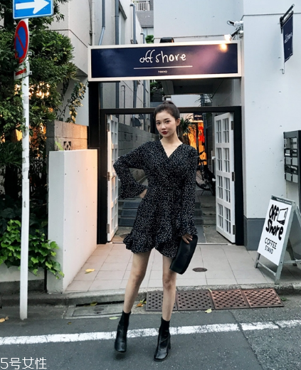 波點(diǎn)連衣裙怎么搭配？波點(diǎn)連衣裙搭配方案推薦