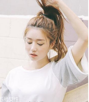 中長發(fā)怎么扎好看 中長發(fā)這樣扎可愛又減齡 中長發(fā)怎么扎好看 中長發(fā)這樣扎可愛又減齡