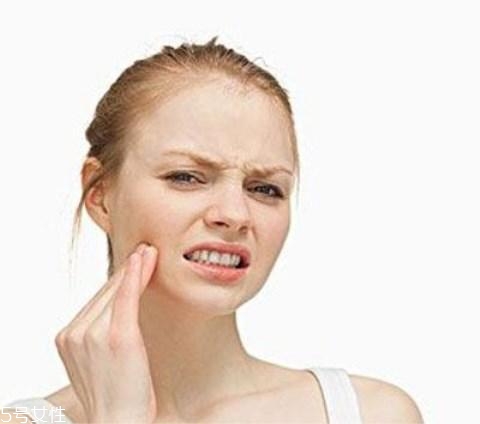 皮膚出油是因?yàn)轵x(chóng)嗎 臉上有螨蟲(chóng)的征兆