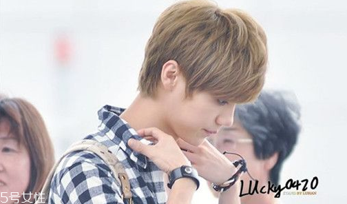 男生染什么顏色好看又低調 2022最流行發(fā)型顏色男生