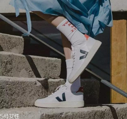 小白鞋清潔劑怎么打開(kāi)？小白鞋清潔劑打開(kāi)方法