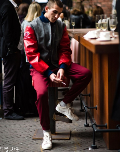 小白鞋前面擠腳怎么辦？小白鞋前面擠腳解決方法