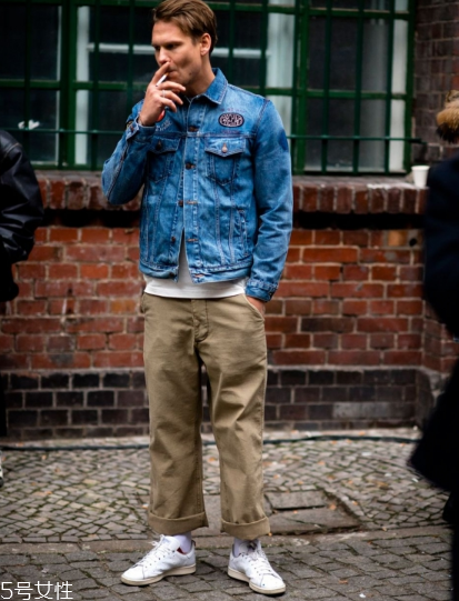 小白鞋前面擠腳怎么辦？小白鞋前面擠腳解決方法