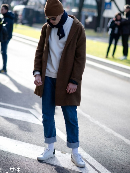 小白鞋太硬磨腳怎么辦？小白鞋太硬的緩解方法