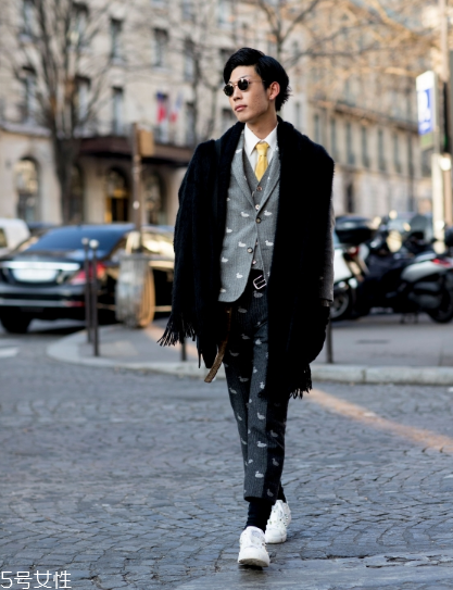 小白鞋有折痕怎么辦？小白鞋上的折痕消除方法