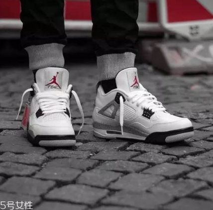 小白鞋要穿襪子嗎？穿小白鞋用不用穿襪子