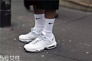 小白鞋上有膠怎么去除？小白鞋上的膠去除方法