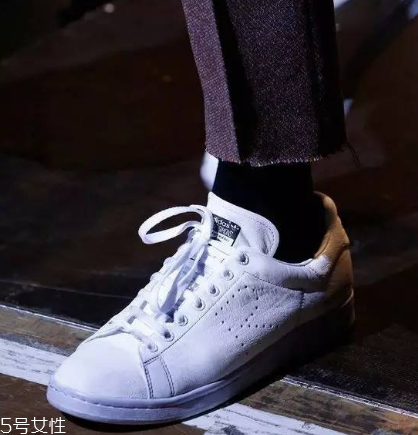 小白鞋曬黃了怎么辦？小白鞋曬黃了這樣恢復(fù)