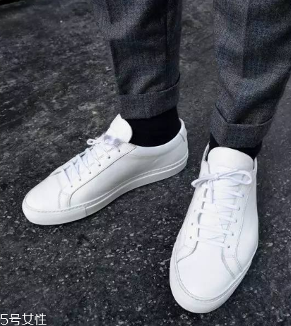 小白鞋曬黃了怎么辦？小白鞋曬黃了這樣恢復(fù)