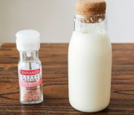 奶蓋怎么喝？奶蓋的正宗喝法