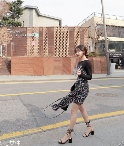 雪紡連衣裙配什么鞋子？雪紡連衣裙搭配鞋子圖片