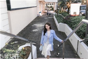 無袖連衣裙怎么搭配外套？無袖連衣裙搭配圖片