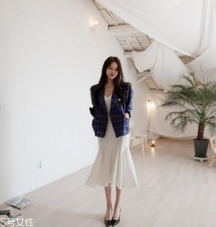 無袖連衣裙怎么搭配外套？無袖連衣裙搭配圖片