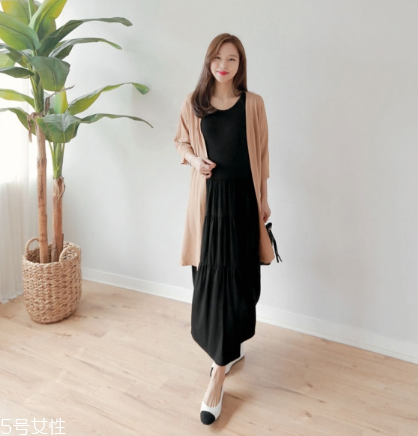 無袖連衣裙怎么搭配外套？無袖連衣裙搭配圖片