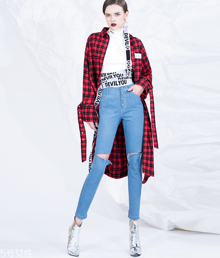 中長款襯衫怎么搭配？中長款襯衫搭配技巧