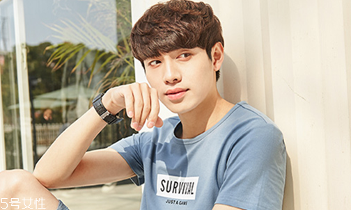 男生染什么顏色好看又低調 2022最流行發(fā)型顏色男生