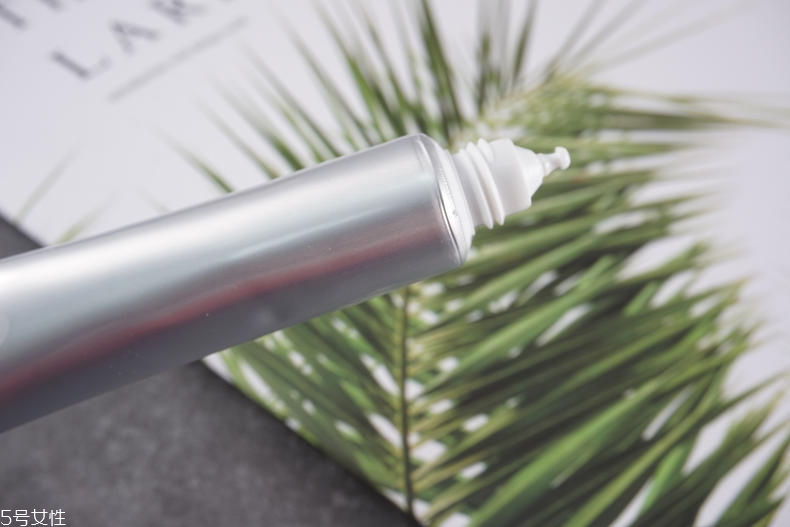 樂(lè)敦cc可以全臉用嗎 樂(lè)敦cc要全臉抹嗎 樂(lè)敦cc可以全臉用嗎 樂(lè)敦cc要全臉抹嗎