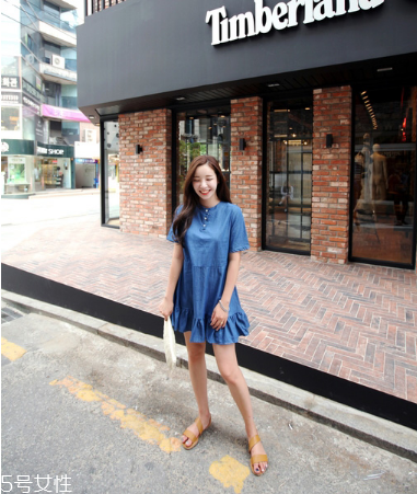 牛仔連衣裙配什么鞋？牛仔連衣裙搭配鞋子圖片