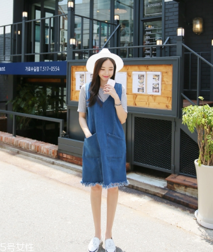 牛仔連衣裙配什么鞋？牛仔連衣裙搭配鞋子圖片