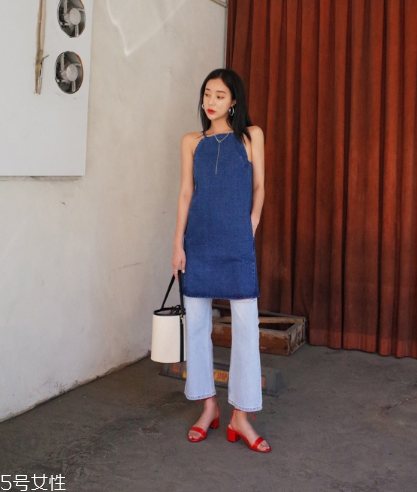 牛仔連衣裙配什么鞋？牛仔連衣裙搭配鞋子圖片