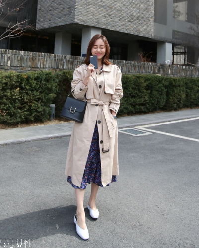 碎花連衣裙配什么外套？碎花連衣裙搭配外套圖片