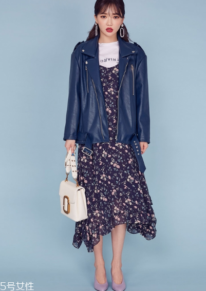 碎花連衣裙配什么外套？碎花連衣裙搭配外套圖片