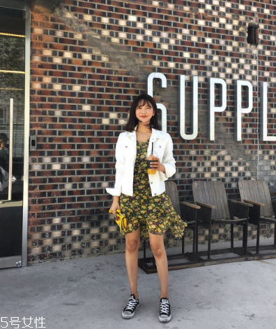 碎花連衣裙配什么外套？碎花連衣裙搭配外套圖片