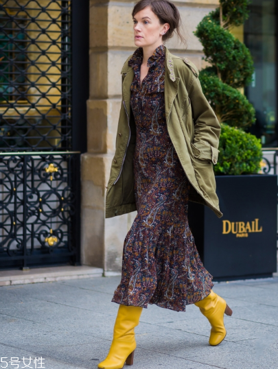 碎花連衣裙配什么外套？碎花連衣裙搭配外套圖片