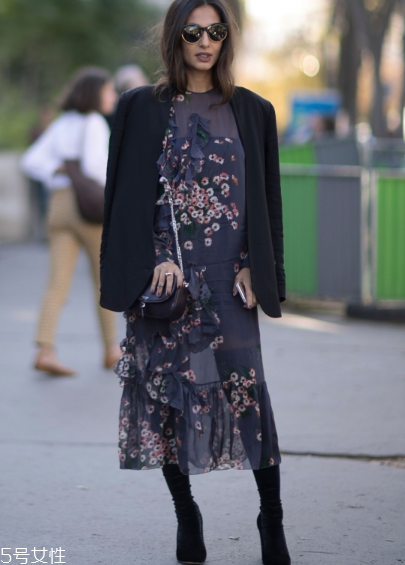 碎花連衣裙配什么外套？碎花連衣裙搭配外套圖片