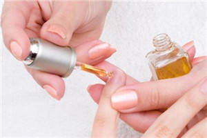 指甲油怎么干的快 怎么才能讓指甲油快干