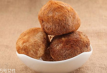 猴頭菇發(fā)黃了還能吃嗎 猴頭菇的顏色是什么樣子 猴頭菇發(fā)黃了還能吃嗎 猴頭菇的顏色是什么樣子