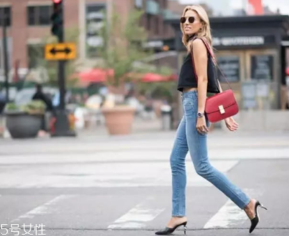 直筒身材女生怎么搭配？直筒身材女生搭配技巧