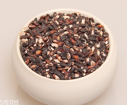 血糯米和黑米的區(qū)別 血糯米是黑米嗎？