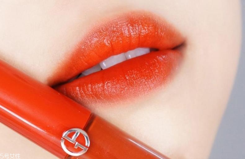 阿瑪尼405容易掉色嗎 阿瑪尼紅管405真實(shí)顏色 阿瑪尼405容易掉色嗎 阿瑪尼紅管405真實(shí)顏色