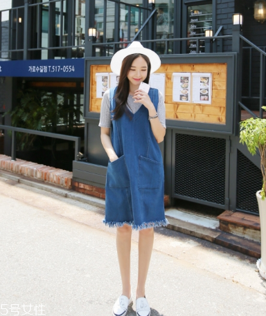 牛仔連衣裙里面穿什么？牛仔連衣裙內(nèi)搭圖片