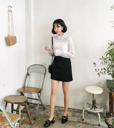黑色半身裙怎么搭配？黑色半身裙搭配技巧