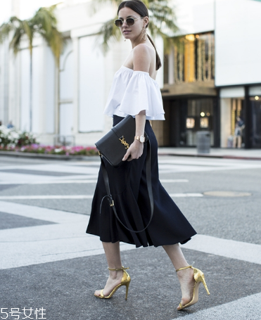 黑色半身裙怎么搭配？黑色半身裙搭配技巧