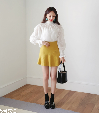 高腰短裙怎么搭配上衣？高腰短裙搭配上衣圖片