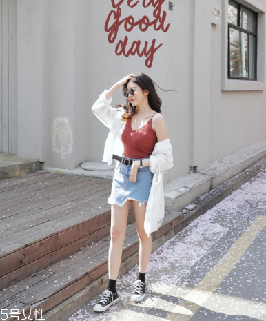 高腰短裙怎么搭配上衣？高腰短裙搭配上衣圖片