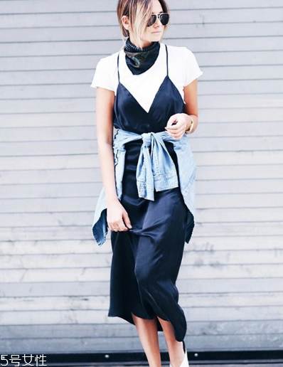 白色t恤怎么搭配？白色t恤常見搭配技巧