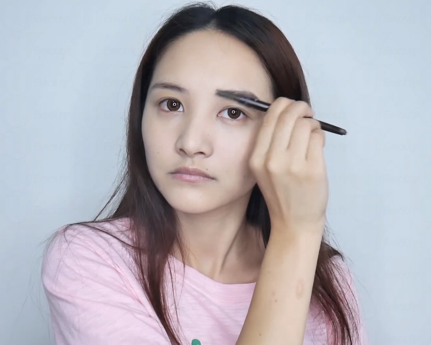 玫瑰色眼妝的畫法教程 玫瑰色眼妝的畫法教程