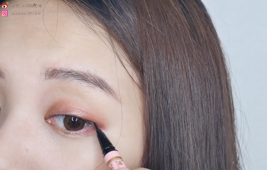 玫瑰色眼妝的畫法教程 玫瑰色眼妝的畫法教程