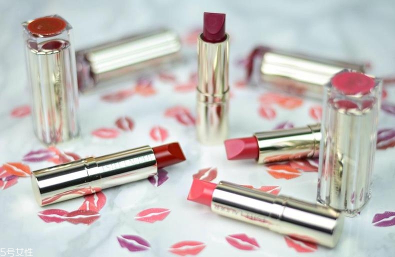 雅詩(shī)蘭黛戀愛300和310哪個(gè)好 300和310對(duì)比試色