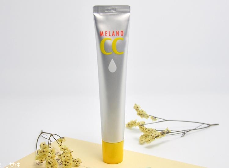 vc護(hù)膚品涂完要關(guān)燈嗎 使用VC類產(chǎn)品的注意事項