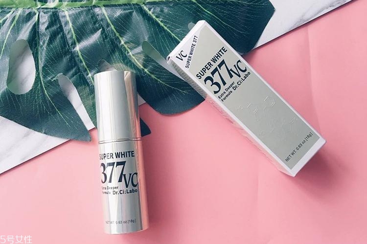 vc護(hù)膚品涂完要關(guān)燈嗎 使用VC類產(chǎn)品的注意事項