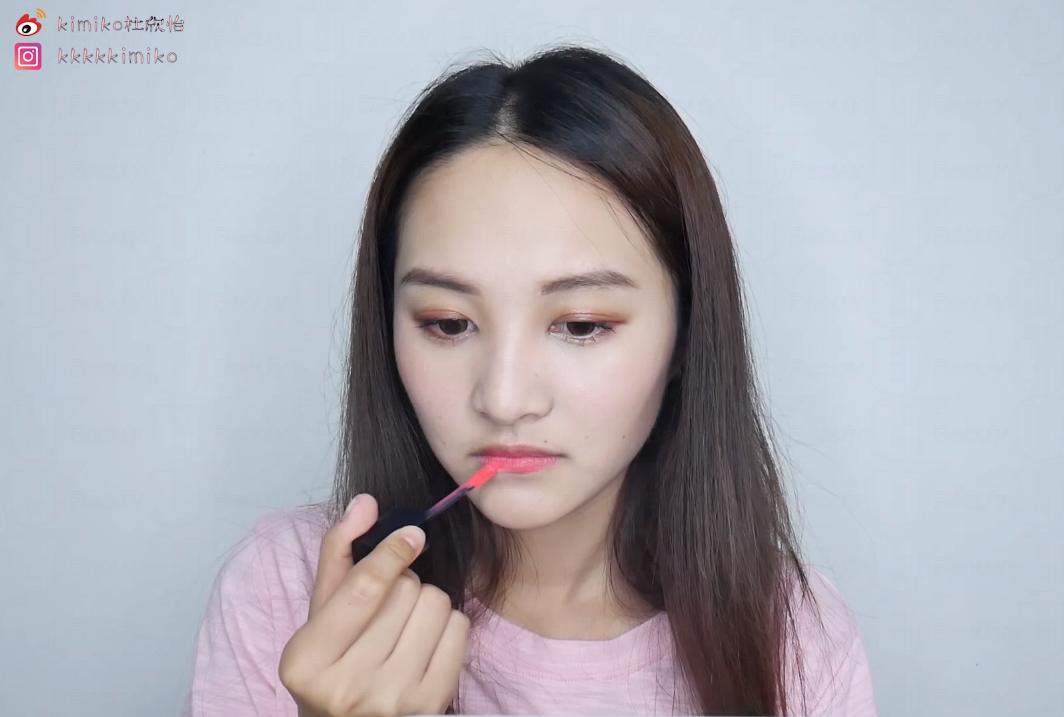 玫瑰色眼妝的畫法教程 玫瑰色眼妝的畫法教程