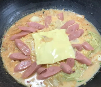 牛奶辛拉面煮多久？牛奶辛拉面牛奶和水的比例