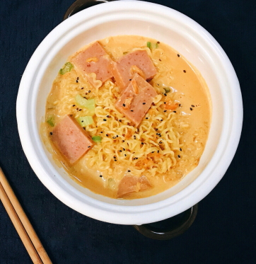 網(wǎng)紅牛奶辛拉面好吃嗎？牛奶辛拉面是黑暗料理嗎